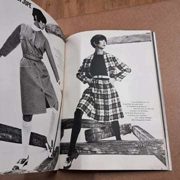L'Officiel #527-528 : Numéro exceptionnel. Les collections du printemps présentées en couleurs. L'Officiel de la Couture et de la Mode de Paris 