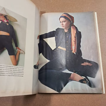 L'Officiel #551-552 : Exceptionnel. Les collections de printemps entièrement en couleurs. L'Officiel de la Couture et de la Mode de Paris 