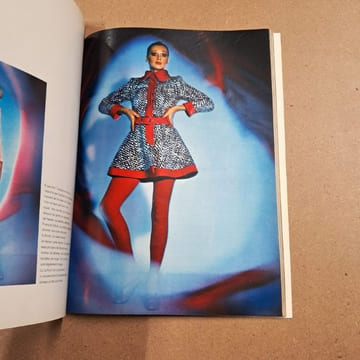 L'Officiel #569-570 : Exceptionnel. Les collections d'hiver en couleurs. Les nouvelles longueurs. L'Officiel de la Couture et de la Mode de Paris 