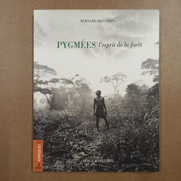 Pygmées. L'esprit de la forêt. DESCAMPS, Bernard - BAHUCHET, Serge