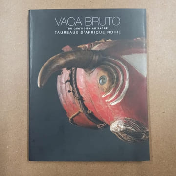 Vaca bruto, du quotidien au sacré : taureaux d'Afrique Noire. LARROQUE, Olivier - NOUGAREDE, Martine