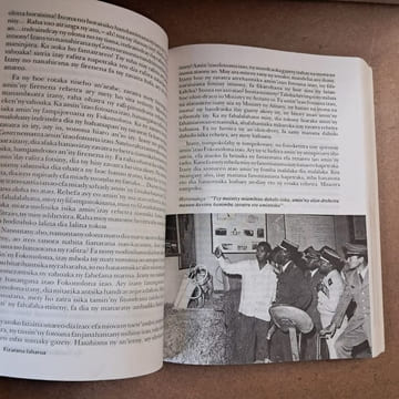 Ny fokonolona, araka ireo kabary nataon'ny Kôlônely Richard Ratsimandrava, eran'ny Nosy 1973 - 1975. RATSIMANDRAVA, Richard