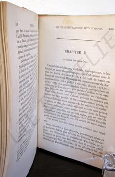 L'ALCHIMIE ET LES ALCHIMISTES.. FIGUIER - Louis