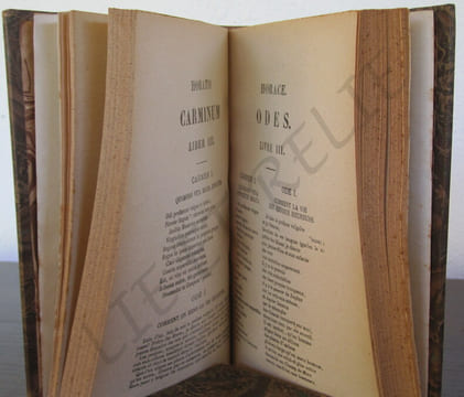 Les auteurs latins expliqués par deux traductions françaises. HORACE ODES ET ÉPODES. Collectif. expliqué littéralement par M.ESOMMER, traduit en ...