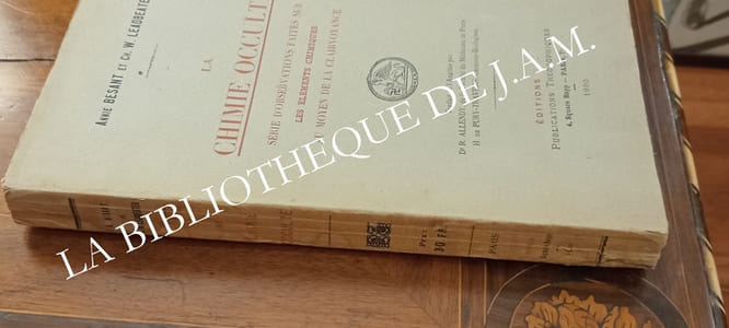 La CHIMIE OCCULTE.
Série d'observations faites sur les éléments chimiques au moyen de la clairvoyance.