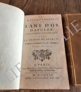 LES MÉTAMORPHOSES OU L' ÂNE D'OR D'APULÉE PHILOSOPHE PLATONICIEN
TRADUIT EN FRANÇOIS AVEC DES REMARQUES & DES FIGURES A CHAQUE LIVRE ET LE DÉMON DE ...