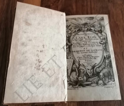 LES MÉTAMORPHOSES OU L' ÂNE D'OR D'APULÉE PHILOSOPHE PLATONICIEN
TRADUIT EN FRANÇOIS AVEC DES REMARQUES & DES FIGURES A CHAQUE LIVRE ET LE DÉMON DE ...