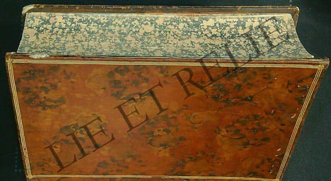 LA HENRIADE DE VOLTAIRE, AVEC DES NOTES CRITIQUES.
ON Y A JOINT UN PARALLÈLE DU LUTRIN ET DE LA HENRIADE, UN ESSAI SUR LA POÉSIE ÉPIQUE, ET D'AUTRE ...