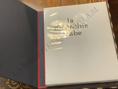 La médecine arabe.
Aquatintes de Mario Avati.