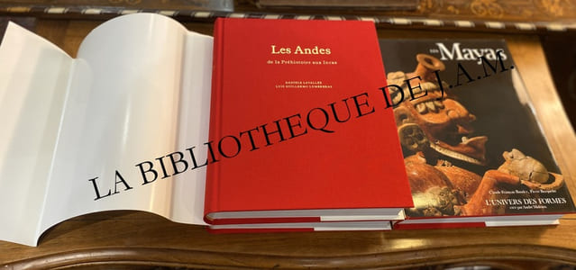 LE MONDE PRÉCOLOMBIEN .
Les Mayas - Les Andes de la préhistoire aux incas - Le Mexique des origines aux aztèques.