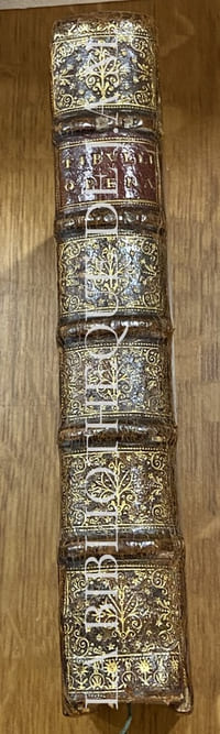 Albii Tibulli equitis Rom. Quae extant, ad fidem Veterum Membranarum sedulo castigata. Accedunt notae cum Variarum Lectionum libello & terni indices quorum primus Omnes Voces Tibullianas complectitur"