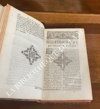 DICTIONNAIRE MYTHO-HERMETIQUE, dans lequel on trouve LES ALLÉGORIES FABULEUSES DES POÈTES, LES MÉTAPHORES, LES ÉNIGMES ET LES TERMES BARBARES DES ...