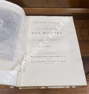 ENTRETIENS SUR LA PLURALITÉ DES MONDES PAR MONSIEUR DE FONTENELLE.. Fontenelle - Bernard Le Bouyer de.