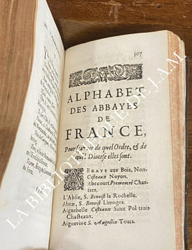 L'ALPHABET DE FRANCE - L'ALPHABET DES ABBAYES DE FRANCE.
. DU-VAL- Pierre.
GÉOGRAPHE ORDINAIRE DU ROY.