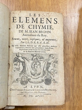 Les Elemens de Chymie de M. Iean Begvin, Aumosnier du Roy
Reveuz, notez, expliquez, & augmentez par I. L. D. R. B. I. C. E. M.
Edition finale ou la ...