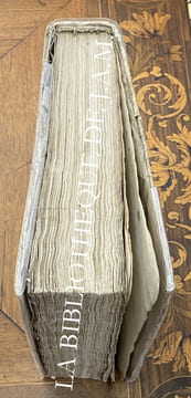 Coutumes du haut et bas pays d’Auvergne.
Quatrième édition revue et beaucoup augmentée.. Consul - Guillaume .
avocat au Parlement de Clermont.