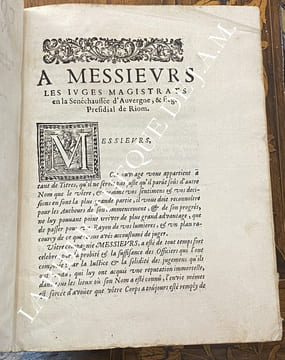 Coutumes du haut et bas pays d’Auvergne.
Quatrième édition revue et beaucoup augmentée.. Consul - Guillaume .
avocat au Parlement de Clermont.