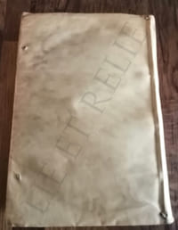 SOMME RURAL OU LE GRAND COUTUMIER GÉNÉRAL DE PRATIQUE CIVIL et CANON / COMPOSE PAR Mr IEAN-BOUTEILLER
CONSEILLER DU ROI EN SA COUR DE PARLEMENT, REVU ET CORRIGÉ SUR L'EXEMPLAIRE MANUSCRIT, ILLUSTRÉ DE COMMENTAIRES & ANNOTATIONS, ENRICHIE DE PLUSIEURS ORDONNANCES ROYAUX, ARRÊTS DES COURS SOUVERAINES, SINGULIÈRE ANTIQUITÉS & NOTABLE DÉCISIONS DU DROIT ROMAIN & AUTRES OBSERVATIONS.
PAR LOUIS CHARDONAS LE CARON JURISCONSULTE PARISIEN.
ENSEMBLE TROIS INDICES DES TITRES OU RUBRIQUES, CHAPITRES & MATIÈRES TRAITÉES TANT EN LA DITE SOMME QU'EN COMMENTAIRES & ANNOTATIONS.