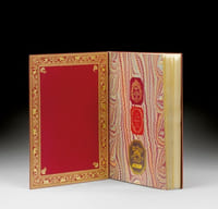 Paris, J. Niverd, 1529.
In-4 de (4) ff. à 20 l. ; maroquin rouge, plats ornés de la dentelle au Pélican, dos à nerfs orné d’un décor à la grotesque, doublure de maroquin rouge ornée de la même dentelle, double filet sur les coupes, tranches dorées. Chambolle-Duru.
174 x 128 mm.
PREMIERE EDITION CITEE PAR Bechtel (T. 104).
Précieux exemplaire de cette édition de la « Paix de Cambrai ou Paix des Dames » qui mit fin au conflit opposant la France au reste de l’Europe.
La paix fut signée par Louise de Savoie, mère de François Ier et Marguerite d’Autriche, tante de Chasles-Quint, le 5 août 1529. La France abandonnait Asti et le royaume de Naples, la Flandre, l'Artois et le Charolais, mais gardait la Bourgogne et la Picardie.
Le titre est orné d’un encadrement renaissance et des armes royales, le verso est illustré de quarte gravures sur bois de facture lyonnaise, légèrement ombrées, très affinées dans le détail.
CELEBRE ET SPLENDIDE EXEMPLAIRE DE FERNAND COLOMB, FILS DE CHRISTOPHE COLOMB, qui réunit en son temps une bibliothèque somptueuse, acheté en 1885 par le Baron Pichon qui imposa à son relieur - Chambolle Duru - la reliure au Pélican.
L'exemplaire comporte cette note manuscrite du Baron « L'exemplaire du Traicté de Cambray vendu 400 F Ruggieri en 1873 n° 219 était l’édition connue de Nicolas Basin à Paris. Celle-ci que je crois lyonnaise porte le nom de François Ier avant celui de Charles Quint et n'est citée nulle part à moins que celle grand in-8 (indiquée par Brunet) ne soit la même. Ce volume-ci est cependant bien in-4. B.J.P. Ex. de Fernand Colomb acheté en 1885 ».
Précieux exemplaire : de la première édition décrite par Bechtel, d’un ouvrage historique infiniment rare, dans la fameuse reliure « au Pélican » exécutée par Chambolle-Duru pour le baron Pichon, et ayant appartenu à Fernand Colomb, fils de Christophe Colomb, vendu 25 000 € le 5 mai 2002.
Fernand Columbus (1488-1539), fils du découvreur du Nouveau Monde, accompagna son père lors de son quatrième voyage en Amérique entre 1502 et 1504. Après sa mort, il rentra en Espagne, puis voyagea dans toute l’Europe et constitua une bibliothèque de plus de 15 000 livres. Elle fut confiée à la bibliothèque de la cathédrale Saint-Paul de Séville. Négligée, comme tant d’autres durant les XVIe et XVIIe siècles, elle fut inventoriée en 1684 : son contenu avait alors diminué de 10 000 volumes pour n'en plus compter qu'environ 5 000.
Les livres de cette provenance sont extrêmement rares sur le marché.
Provenance : Fernand Colomb (d’après la note du Baron Pichon) ; Baron Pichon (n° 1218) (note de sa main, ex-libris) ; Charles Van Der Elst, président de la société royale des bibliophiles belges (ex-libris).