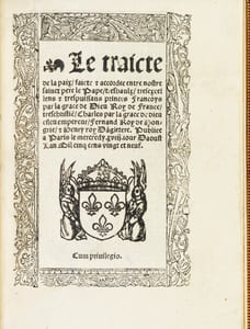 Paris, J. Niverd, 1529.

In-4 de (4) ff. à 20 l. ; maroquin rouge, plats ornés de la dentelle au Pélican, dos à nerfs orné d’un décor à la grotesque, doublure de maroquin rouge ornée de la même dentelle, double filet sur les coupes, tranches dorées. Chambolle-Duru.

174 x 128 mm.

PREMIERE EDITION CITEE PAR Bechtel (T. 104).

Précieux exemplaire de cette édition de la « Paix de Cambrai ou Paix des Dames » qui mit fin au conflit opposant la France au reste de l’Europe.

La paix fut signée par Louise de Savoie, mère de François Ier et Marguerite d’Autriche, tante de Chasles-Quint, le 5 août 1529. La France abandonnait Asti et le royaume de Naples, la Flandre, l'Artois et le Charolais, mais gardait la Bourgogne et la Picardie.

Le titre est orné d’un encadrement renaissance et des armes royales, le verso est illustré de quarte gravures sur bois de facture lyonnaise, légèrement ombrées, très affinées dans le détail.

CELEBRE ET SPLENDIDE EXEMPLAIRE DE FERNAND COLOMB, FILS DE CHRISTOPHE COLOMB, qui réunit en son temps une bibliothèque somptueuse, acheté en 1885 par le Baron Pichon qui imposa à son relieur - Chambolle Duru - la reliure au Pélican.

L'exemplaire comporte cette note manuscrite du Baron « L'exemplaire du Traicté de Cambray vendu 400 F Ruggieri en 1873 n° 219 était l’édition connue de Nicolas Basin à Paris. Celle-ci que je crois lyonnaise porte le nom de François Ier avant celui de Charles Quint et n'est citée nulle part à moins que celle grand in-8 (indiquée par Brunet) ne soit la même. Ce volume-ci est cependant bien in-4. B.J.P. Ex. de Fernand Colomb acheté en 1885 ».

Précieux exemplaire : de la première édition décrite par Bechtel, d’un ouvrage historique infiniment rare, dans la fameuse reliure « au Pélican » exécutée par Chambolle-Duru pour le baron Pichon, et ayant appartenu à Fernand Colomb, fils de Christophe Colomb, vendu 25 000 € le 5 mai 2002.

Fernand Columbus (1488-1539), fils du découvreur du Nouveau Monde, accompagna son père lors de son quatrième voyage en Amérique entre 1502 et 1504. Après sa mort, il rentra en Espagne, puis voyagea dans toute l’Europe et constitua une bibliothèque de plus de 15 000 livres. Elle fut confiée à la bibliothèque de la cathédrale Saint-Paul de Séville. Négligée, comme tant d’autres durant les XVIe et XVIIe siècles, elle fut inventoriée en 1684 : son contenu avait alors diminué de 10 000 volumes pour n'en plus compter qu'environ 5 000. 
Les livres de cette provenance sont extrêmement rares sur le marché.
Provenance : Fernand Colomb (d’après la note du Baron Pichon) ; Baron Pichon (n° 1218) (note de sa main, ex-libris) ; Charles Van Der Elst, président de la société royale des bibliophiles belges (ex-libris).
