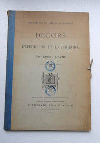 Décors intérieurs et exterieurs.