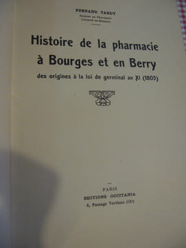Histoire de la pharmacie à Bourges et en Berry, des origines à la loi de germinal an XI (1803). Fernand TARDY