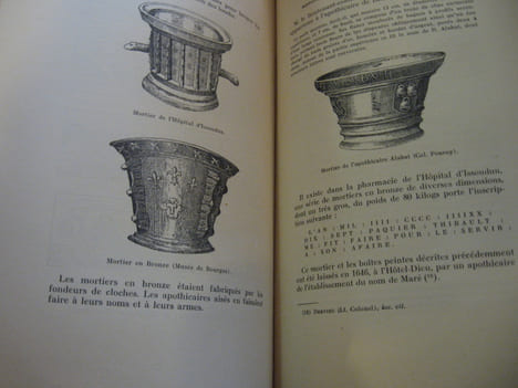 Histoire de la pharmacie à Bourges et en Berry, des origines à la loi de germinal an XI (1803). Fernand TARDY