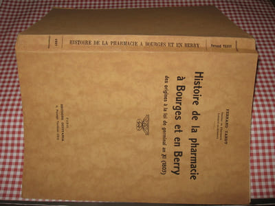 Histoire de la pharmacie à Bourges et en Berry, des origines à la loi de germinal an XI (1803)