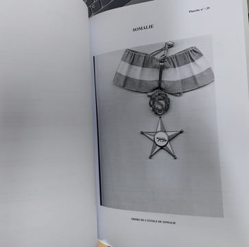 Ordres et médailles des pays d'Afrique à l'époque post-coloniale de 1960 à nos jours. ROFFIGNAC Nicolas De