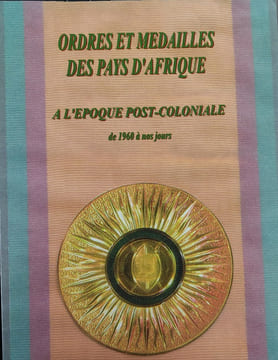 Ordres et médailles des pays d'Afrique à l'époque post-coloniale de 1960 à nos jours. ROFFIGNAC Nicolas De