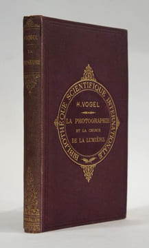 La photographie et la chimie de la lumière. VOGEL (H.)