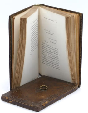 Un jeune officier pauvre. Fragments de journal intime rassemblés par son fils Samuel Viaud.. LOTI Pierre (Julien Viaud, dit).